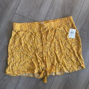 Retrology woman’s shorts size XL